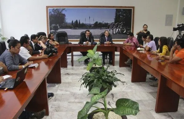 1.Rueda de Prensa Rector Huelga UAQ KL 1 e1439914100607