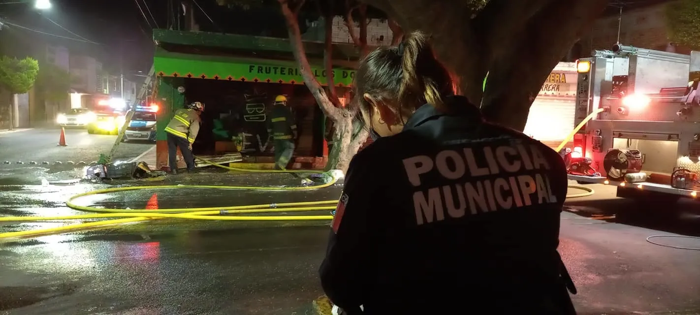 Fuerte incendio en céntrica frutería. 3 1630036471 100 Fuerte incendio en centrica fruteria