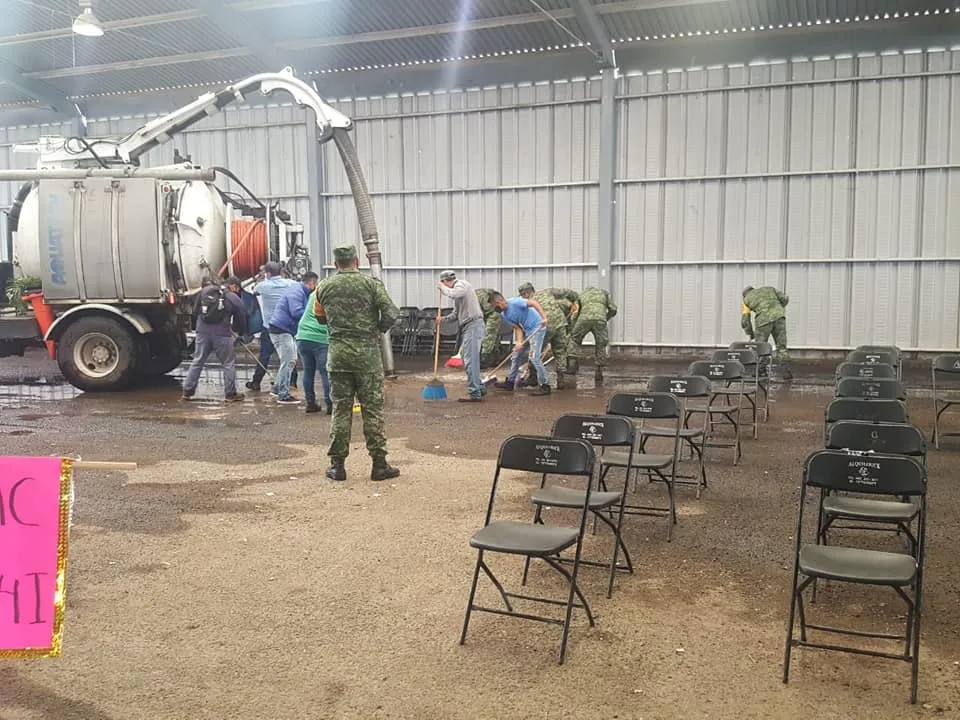1630373550 185 Se inundan instalaciones de vacunacion Covid 19