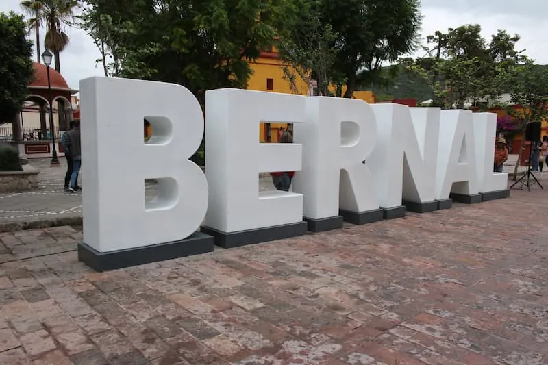 Entregaron letras monumentales al Pueblo Magico de Bernal 2