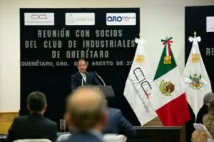 Francisco Domínguez asistió a reunión con Club de Industriales de Querétaro