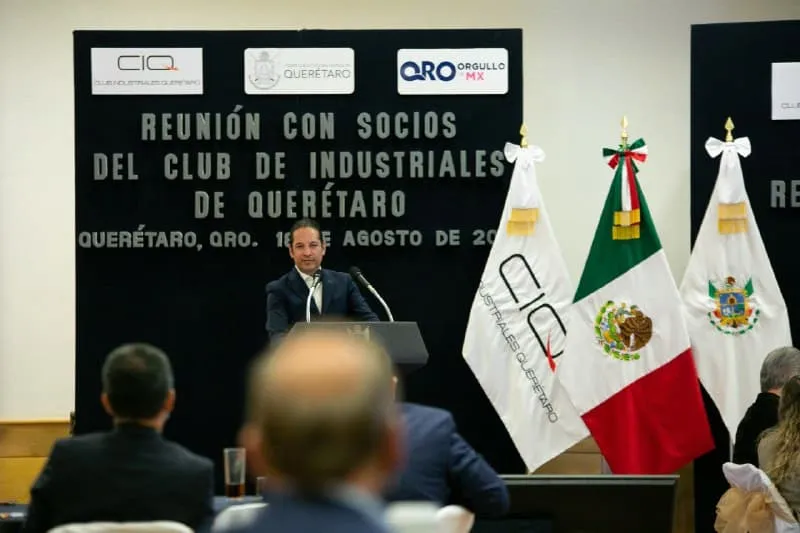 Francisco Dominguez asistio a reunion con Club de Industriales de Queretaro 1