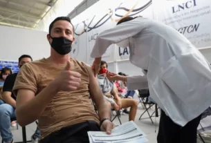 Jovenes de 18 a 29 anos asistieron a instalaciones de la UAQ para recibir vacuna contra COVID 19 3