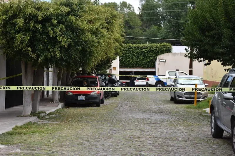 SAN JUAN DEL RIO Muere adulto mayor en vía pública