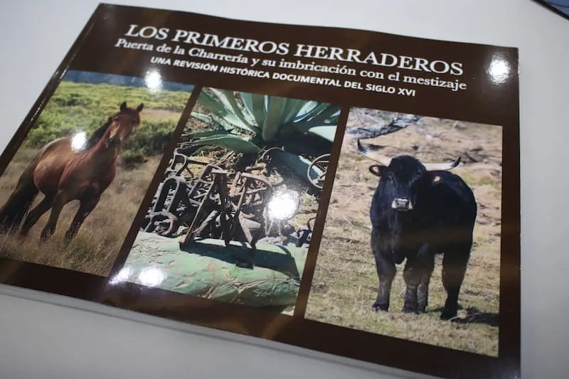 SECTUR presenta libro para promover la historia de la charreria en Queretaro 1