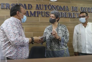 UAQ Campus Cadereyta recibe escrituras publicas 1