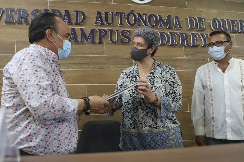 UAQ Campus Cadereyta recibe escrituras publicas 1
