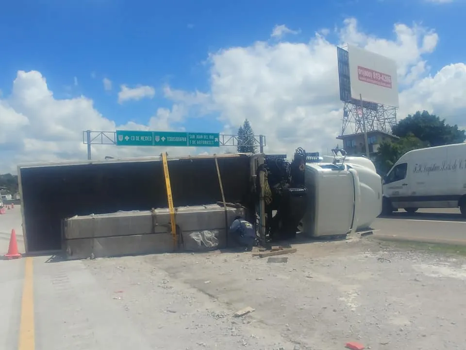 1631394594 250 Aparatoso accidente en la 57