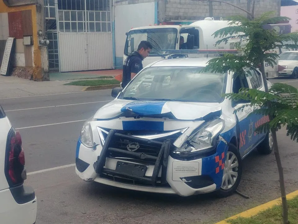 Se impacta patrulla contra camioneta estacionada. 4 1631652393 231 Se impacta patrulla contra camioneta estacionada