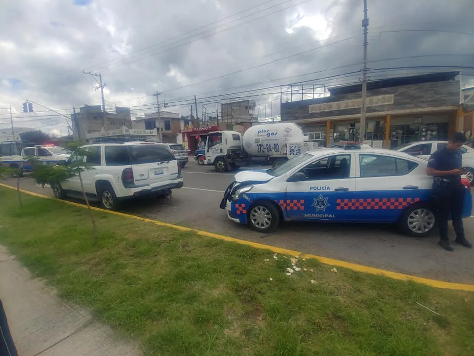 Se impacta patrulla contra camioneta estacionada. 3 1631652393 288 Se impacta patrulla contra camioneta estacionada