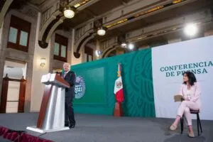 AMLO afirma que continuan labores de auxilio y entrega de apoyos a damnificados por inundaciones 1