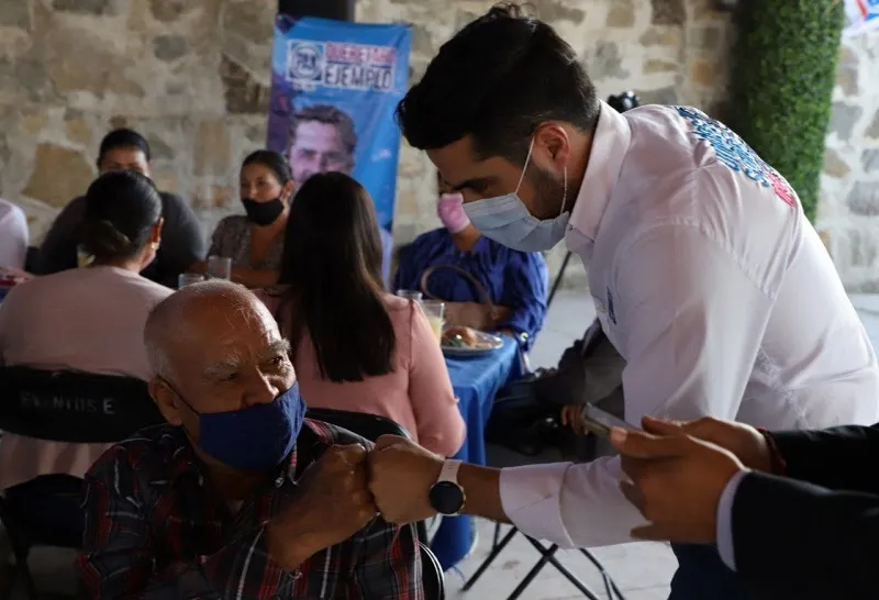 Agustin Dorantes Lambarri visita a simpatizantes de Pedro Escobedo 2