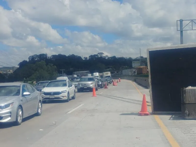 Aparatoso accidente en la 57.