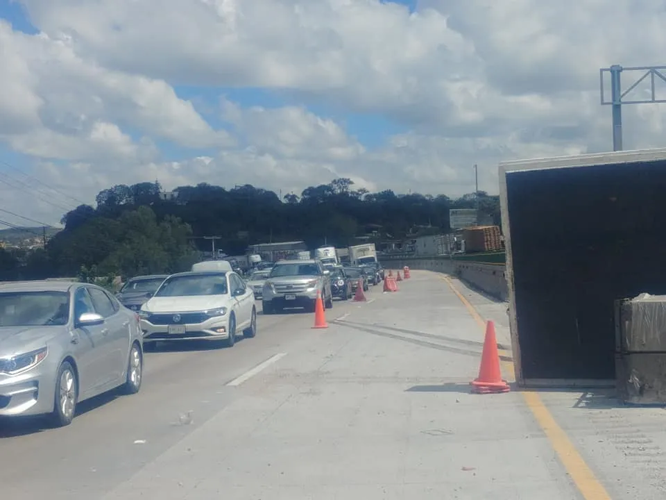 Aparatoso accidente en la 57