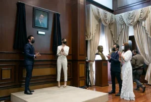 Francisco Dominguez develo su retrato oficial en Palacio de Gobierno