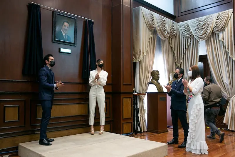 Francisco Dominguez develo su retrato oficial en Palacio de Gobierno