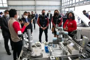 Francisco Domínguez entregó el CAPTA a la Universidad Politécnica de QRO