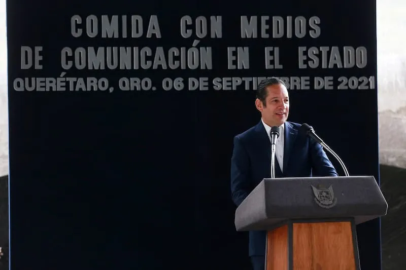Francisco Dominguez reconoce a medios de comunicacion del estado de QRO 3