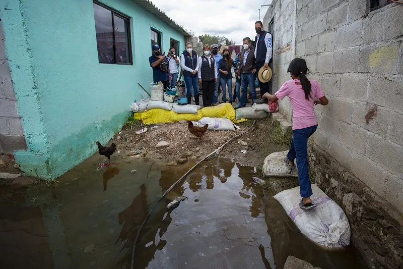 Francisco Dominguez recorrio zonas afectadas por inundaciones en Tequis 3