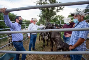 Francisco Dominguez visita a habitantes del municipio de Arroyo Seco 2