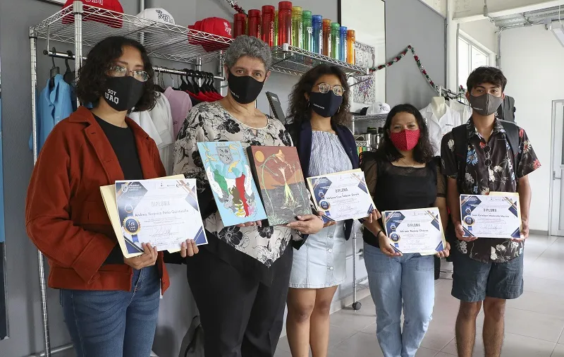 Premia UAQ a ganadores de Espacio para tu mural 1