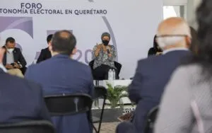 Rectora de la UAQ participó en Foro “25 años de Autonomía Electoral en Querétaro” 3 Rectora de la UAQ participo en Foro 25 anos de Autonomia Electoral en Queretaro 1