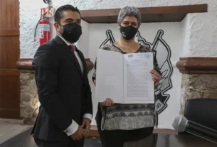 UAQ recibio las escrituras de predio en Corregidora 1