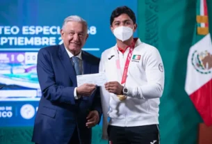 AMLO entrega estimulos economicos a atletas de Juegos Olimpicos de Tokio 2020 3