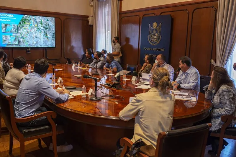 Autoridades estatales se reunieron con vecinos del fraccionamiento La Rueda SJR