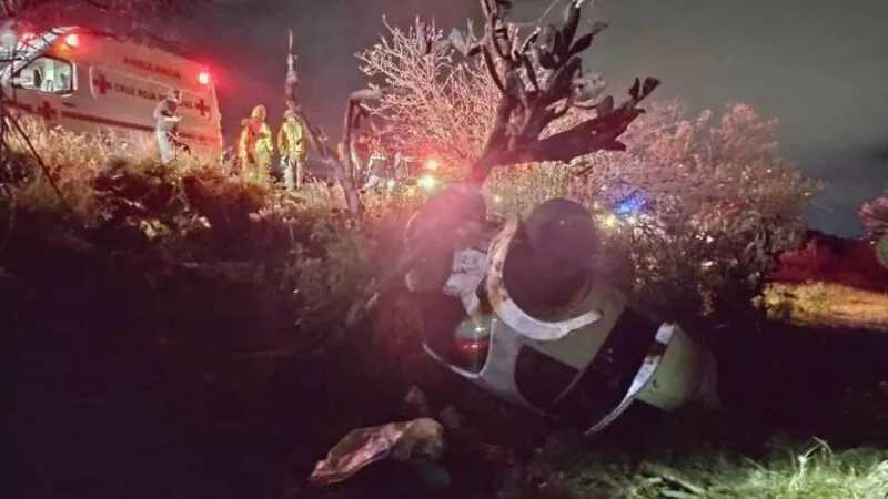 Fuerte accidente sufre familia