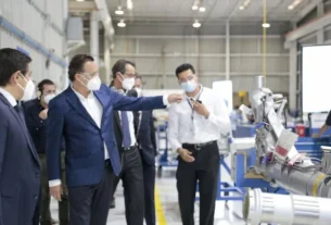 Mauricio Kuri asiste al 15 aniversario de la empresa Safran en Queretaro 1