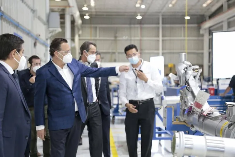Mauricio Kuri asiste al 15 aniversario de la empresa Safran en Queretaro 1