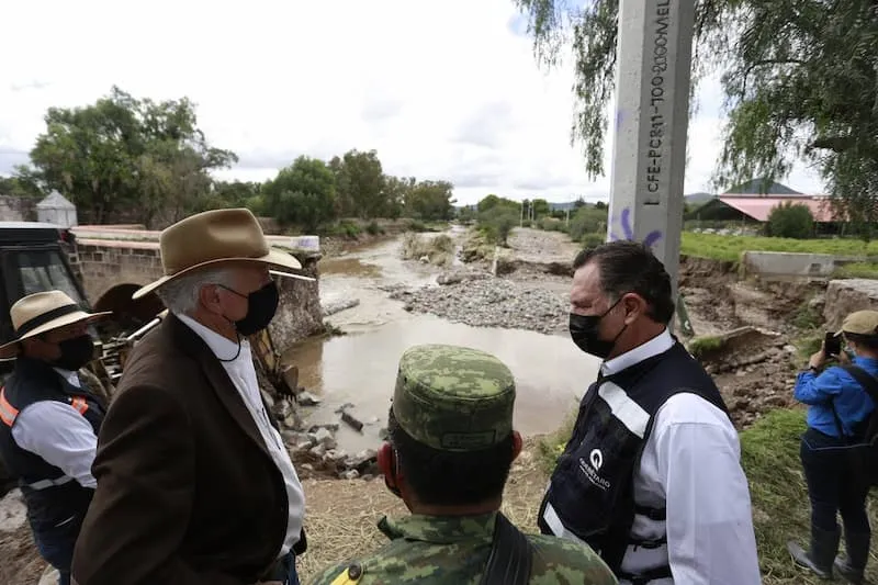 Mauricio Kuri recorre comunidades de El Marques que fueron afectadas por lluvias 1