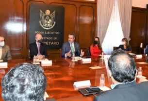 Oficial Mayor entrego nombramientos del Fideicomiso QroNos 2