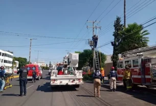 Persona del sexo masculino recibió fuerte descarga eléctrica al estar maniobrando cables de línea te