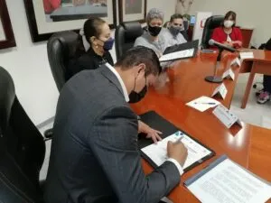 UAQ, INDEREQ y CONDDE firman convenio en favor de universitarios 2 UAQ, INDEREQ y CONDDE firman convenio en favor de universitarios