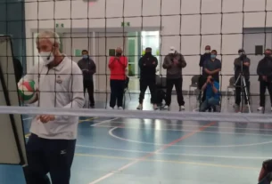 Entrenadores queretanos de voleibol participan en clinica internacional impartida por profesionales