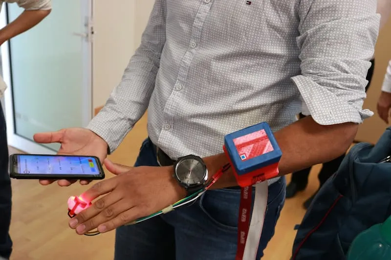 Estudiantes de la UPQ desarrollaron monitor inteligente de signos vitales 2