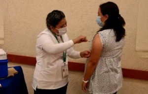 Inician campaña de vacunación contra la influenza en QRO 3 Inician campaña de vacunación contra la influenza en QRO
