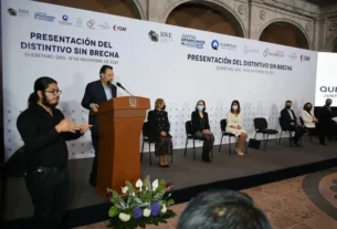 Mauricio Kuri asiste a la presentacion del distintivo Sin Brecha 2