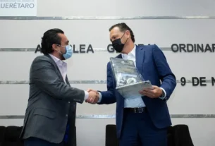 Mauricio Kuri reconoce a Colegio de Ingenieros Civiles por 50 anos de labores en QRO 2