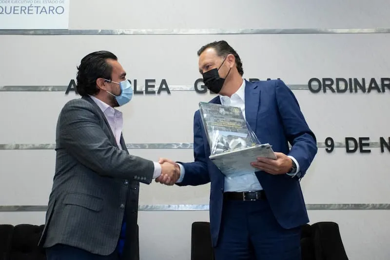 Mauricio Kuri reconoce a Colegio de Ingenieros Civiles por 50 anos de labores en QRO 2