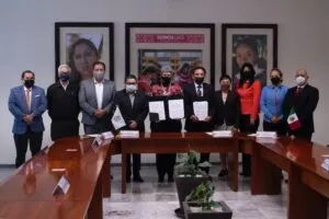 Secretaria de Salud atestigua firma de convenio entre la UAQ y la Comisión de Arbitraje Médico