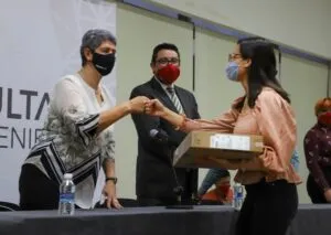 UAQ entrega apoyos de la convocatoria 'Brecha Digital'