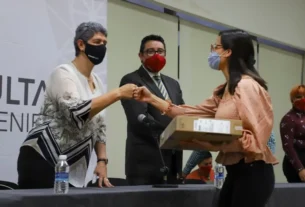 UAQ entrega apoyos de la convocatoria Brecha Digital 2
