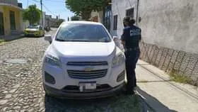 -RECUPERA LA SSPM DE SJR TRES UNIDADES- 4 May be an image of 1 person, car and road