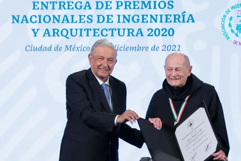 AMLO entrego Premios Nacionales de Ingenieria y de Arquitectura 2020 3