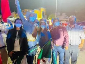 Diputada Selene Salazar recibe a paisanos de la 14va Caravana del Migrante en Jalpan de Serra