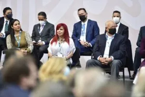 Mauricio Kuri acude a la Asamblea General del IMSS