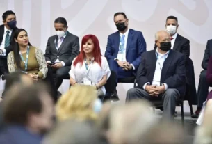 Mauricio Kuri acude a la Asamblea General del IMSS